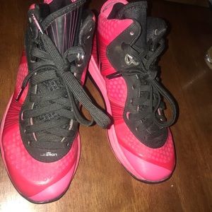 Lebron Nike size 4Y (big kids)